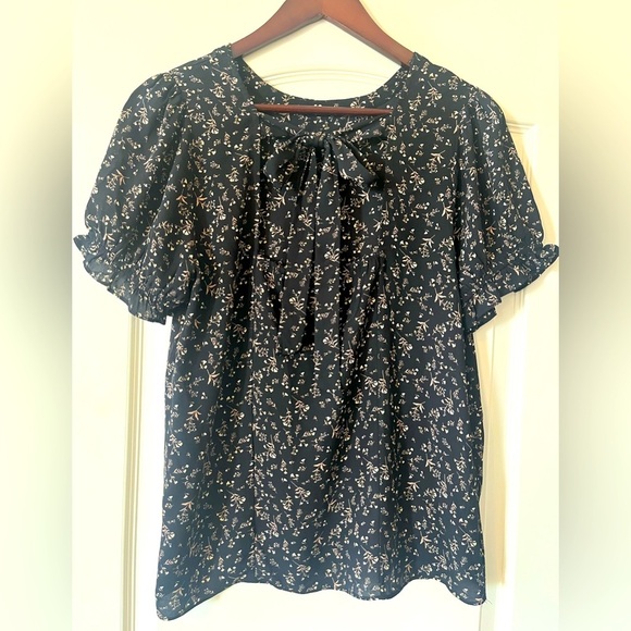 everleigh Tops - Everleigh Black Floral Short Ruffle Sleeve Women’s size medium